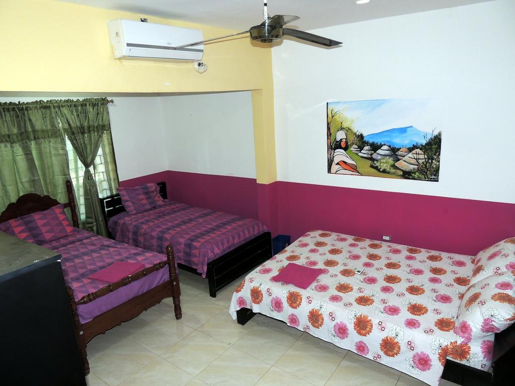 Hotel Turispanish 圣玛尔塔 外观 照片